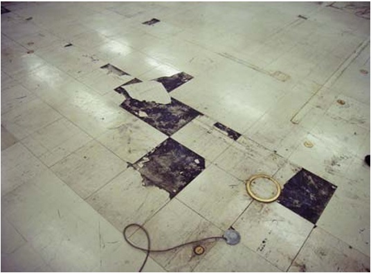 石綿含有ビニル床タイルの床