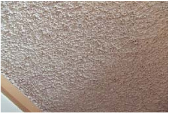 石綿含有吹付けバーミキュライトの天井近景